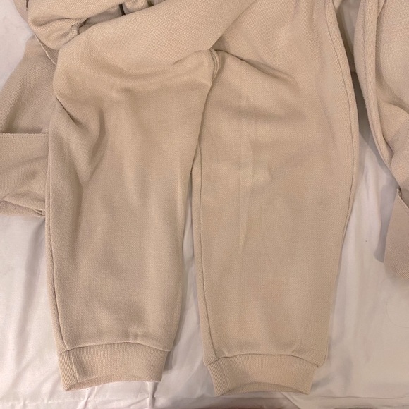 Tan knit Zara joggers and cropped sweater set - Picture 8 of 8